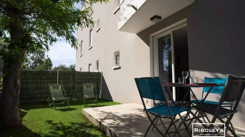 Gîte pour 5 personnes, avec Terrasse et Jardin dans Plage de la Farinette - 2