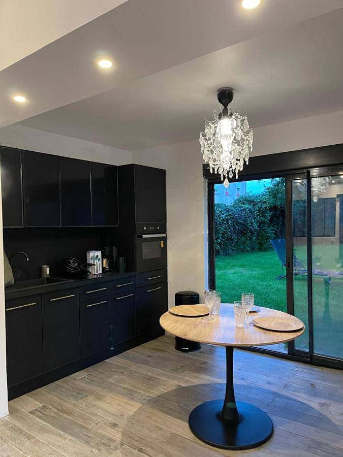 Maison d’hôte pour 4 personnes, avec Jacuzzi et Terrasse ainsi que Jardin et Sauna à Hestrud