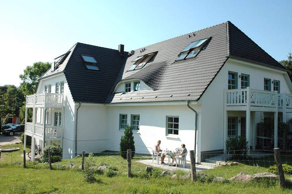 Entire apartment, Vacation home Südstrand **** Use of swimming pool, exclusive house with own sauna in Göhren, Ruegen