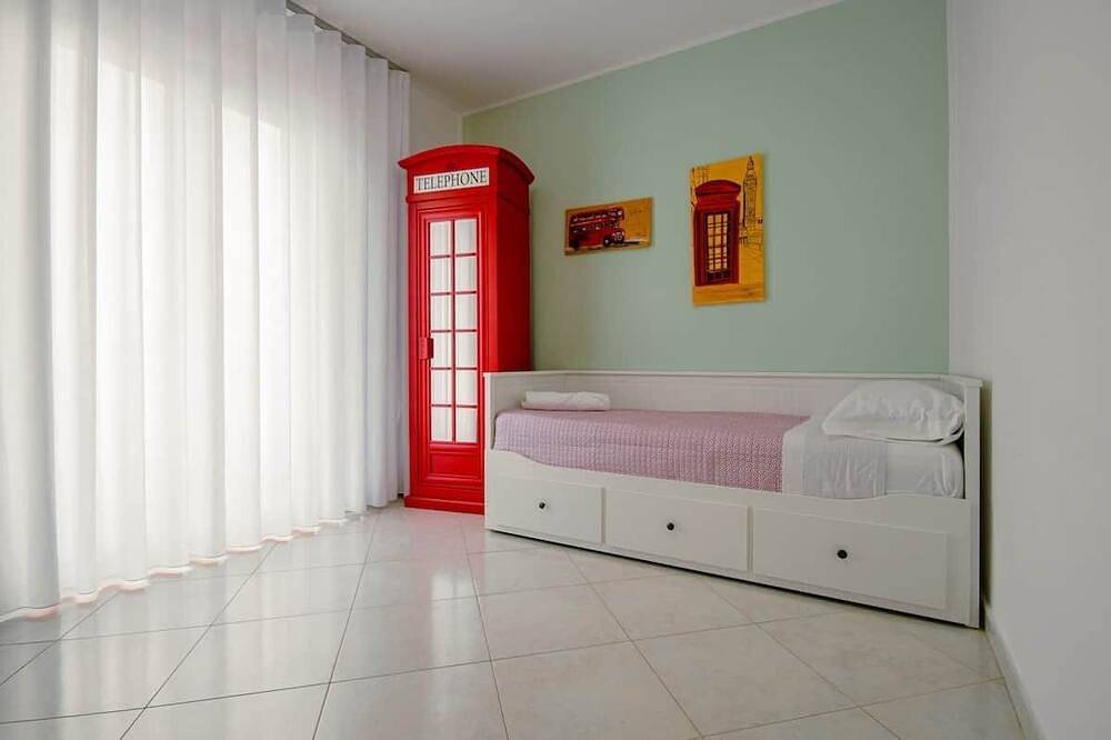 Apartamento entero, 4 km from Airport, Private parking • Elowen in Casavatore, Provincia de Nápoles