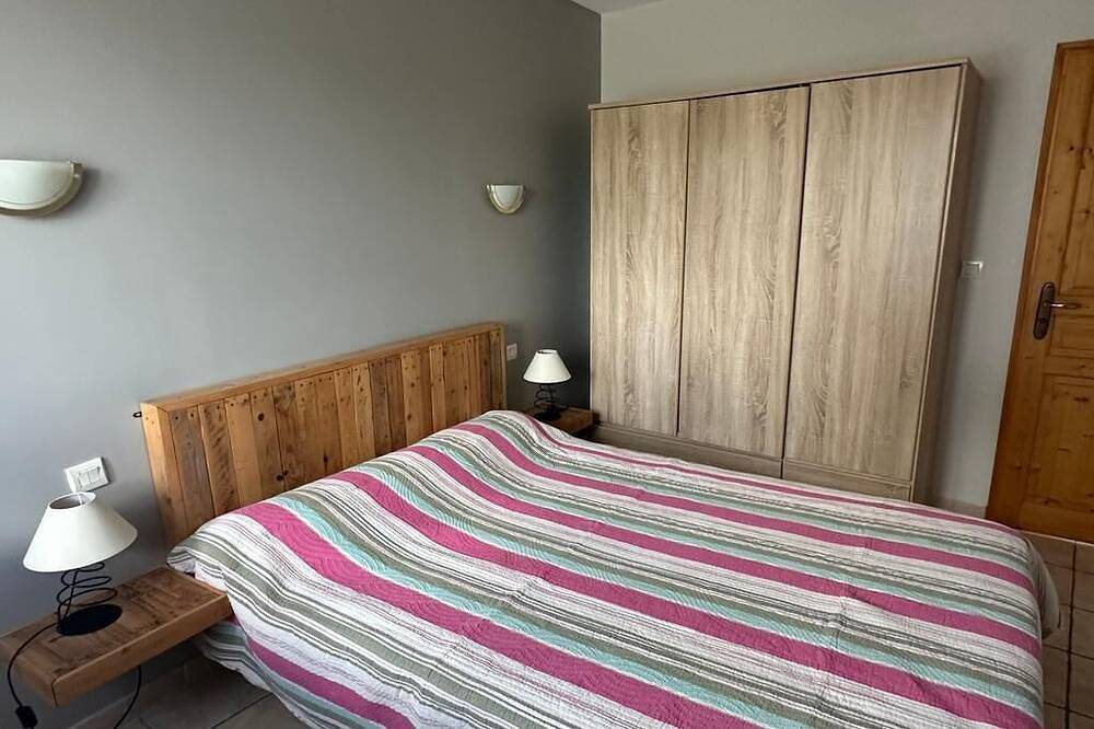 Entire apartment, Uzès superb, comfortable gîte with swimming pool 700m from town center: in Uzès, Nimes region