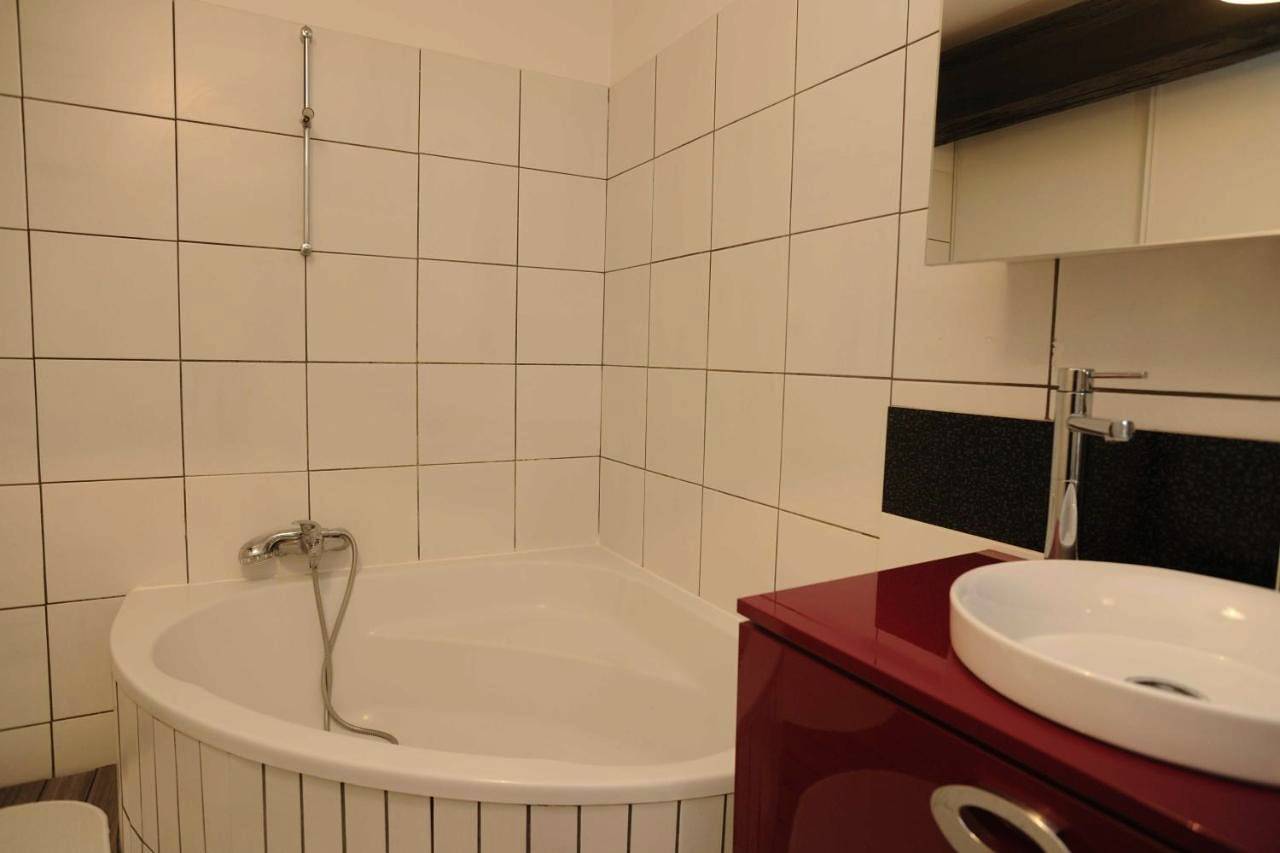 Appartement entier, Apartment - Ground Floor in Couchey, Région de Dijon