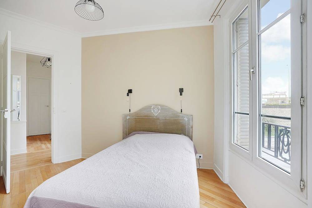 Ganze Wohnung, Peaceful 1-bedroom apartment in Issy-les-Moulineaux perfect for relaxing. in Issy-les-Moulineaux, Hauts-de-Seine