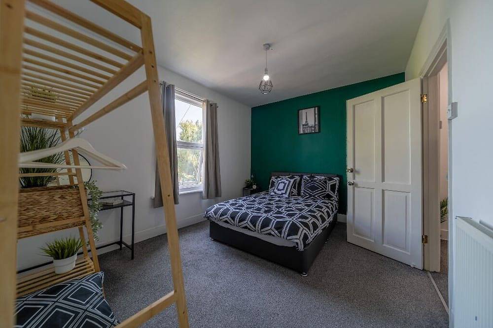 Castle View Haven-Quirky and Cosy 5 Bedroom in Strood/Rochester with Castle view in Rochester, Kent Downs