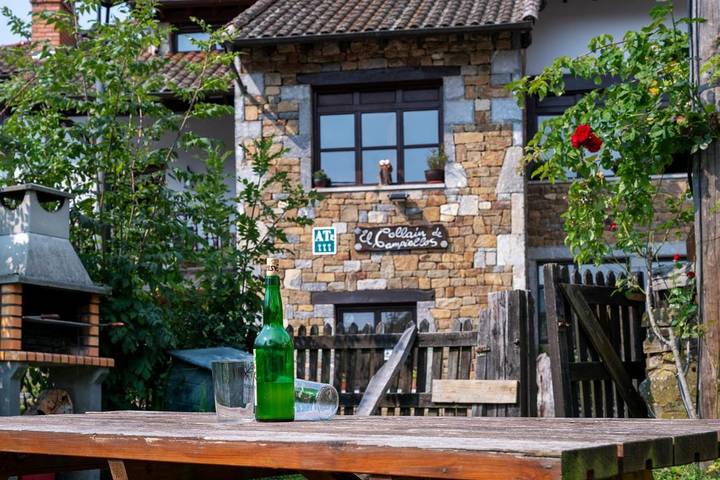 Apartamento de vacaciones para 4 personas, con terraza y jardín, Se admiten mascotas en Parque Natural de Redes