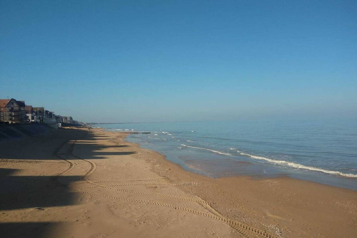 Spacious House with Fireplace in Dives-sur-Mer in Dives-sur-Mer, Lisieux region