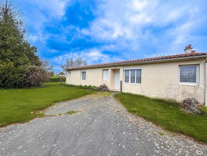 Location de vacances pour 10 personnes, avec terrasse à Chavagnes-les-Redoux