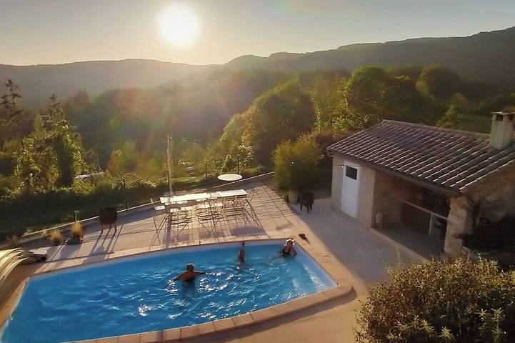 Gîte pour 6 personnes, avec jardin et piscine à Alzon - 2