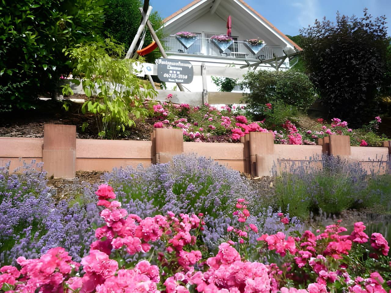 Ganze Wohnung, Apartment „Rosentraum“ mit privater Terrasse, Garten und Wlan in Kirn, Landkreis Bad Kreuznach