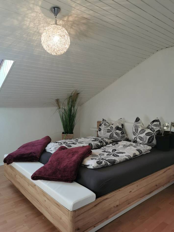 Entire apartment, Holiday Apartment Ferienwohnung am Kirchfeld with Shared Garden & Wi-Fi in Rotthalmünster, Bayerische Golf und Thermenland