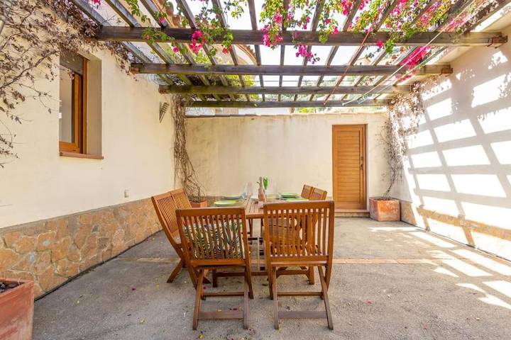 Casa rural para 8 personas, con piscina además de jardín y vistas en Palau Sabardera - 4