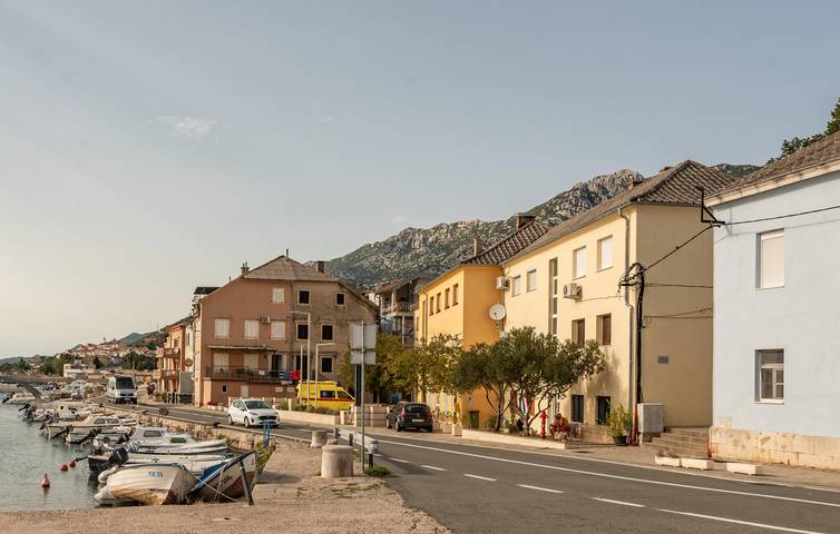 Gîte pour 2 personnes, avec terrasse à Karlobag - 3