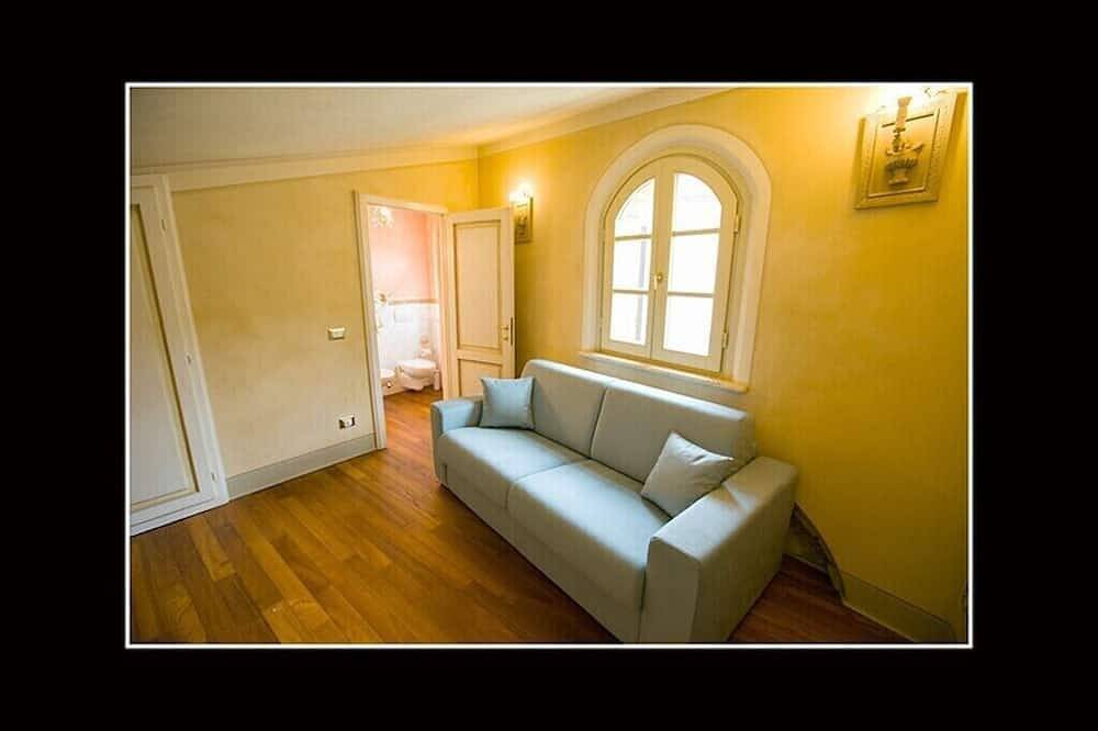 Cozy cottage in Tuscan hill village with free parking and Ac in Chianni, Etruskische Küste
