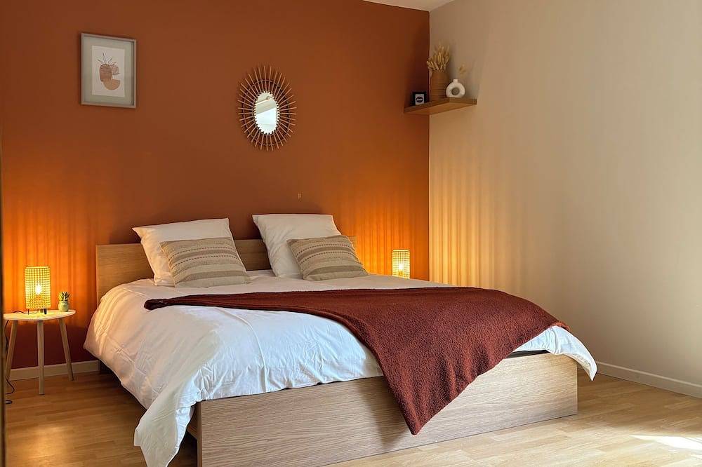 Renovated, air-conditioned gîte with private garden \"Aux Volets Bleus in Limoux, Limoux region