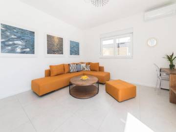 Villa für 10 Personen in Pag Stadt, Pag, Bild 2
