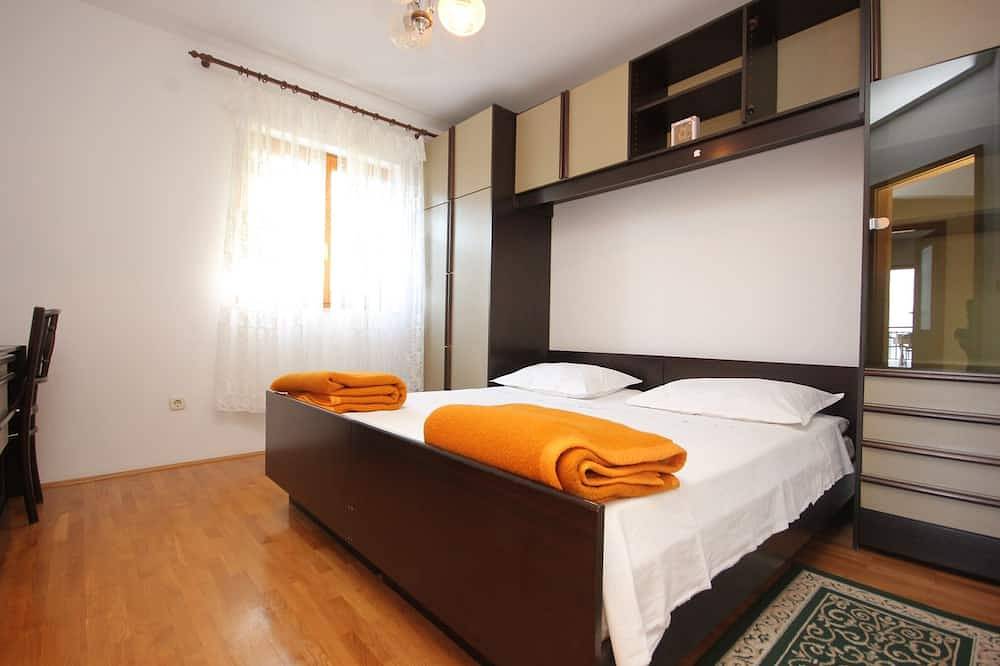 Hel lägenhet, One bedroom apartment with terrace and sea view Vis in Vis Town, Split-Dalmatia guovlu