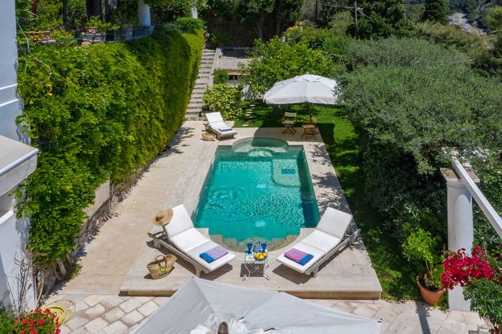 Villa per 8 persone, con Balcone e Idromassaggio nonché Terrazza e Giardino a Capri