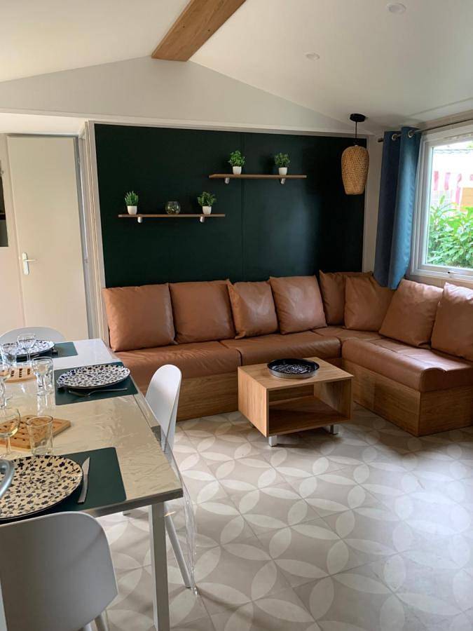 Tente pour 4 personnes, avec Terrasse ainsi que Jardin et Piscine à Pont-Aven