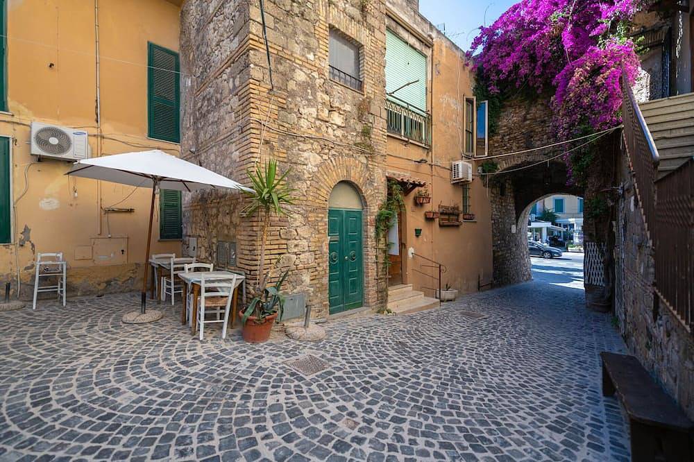 Entire apartment, Neptune holiday home, penthouse and penthouse in the sea view village near beaches in Nettuno, Rome Province
