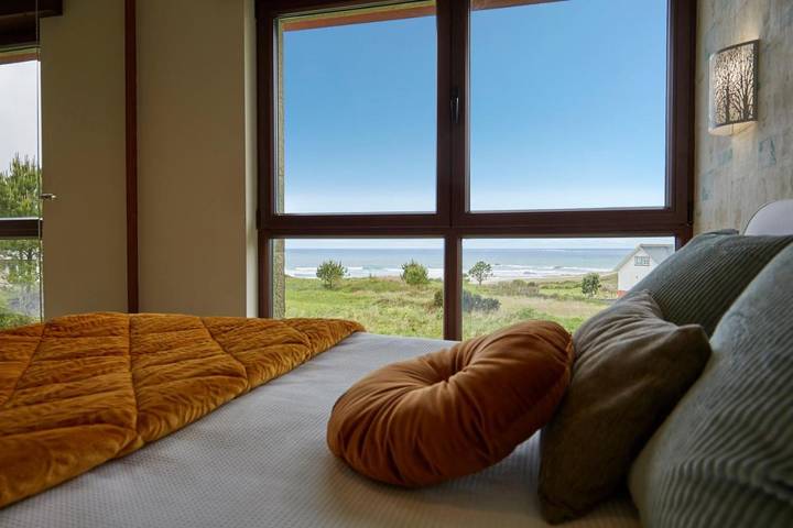 Casa rural para 12 personas, con vistas al lago y vistas además de piscina y jardín en Comarca de Noia - 2