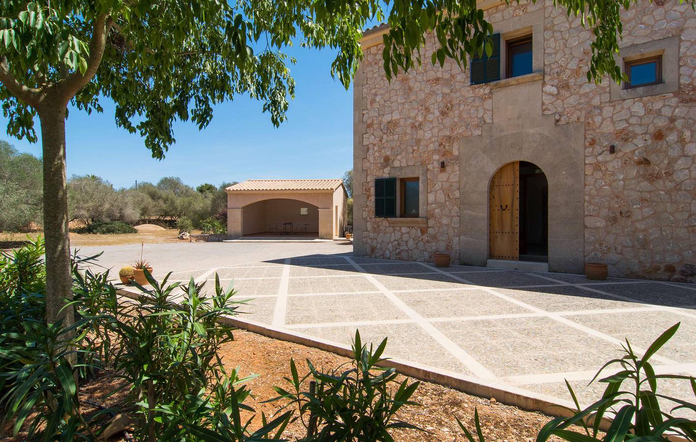 Gemütliche Wohnung mit Terrasse, Pool und Grill - in der Nähe von Ses Salines in Ses Salines, Mallorcas Küste