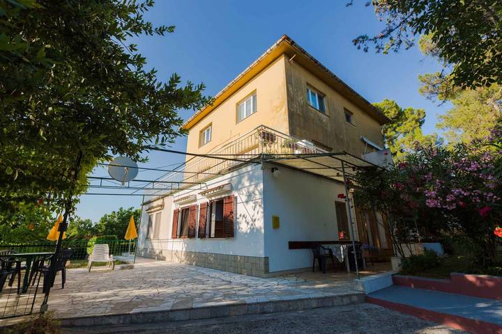 Ferienwohnung für 5 Personen, mit Garten in Malinska