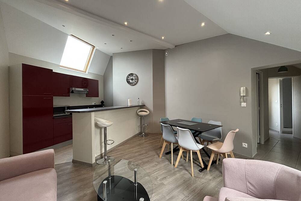 Entire apartment, Just Steps from Palais Jacques Cœur – Comfortable in Bourges, Bourges region