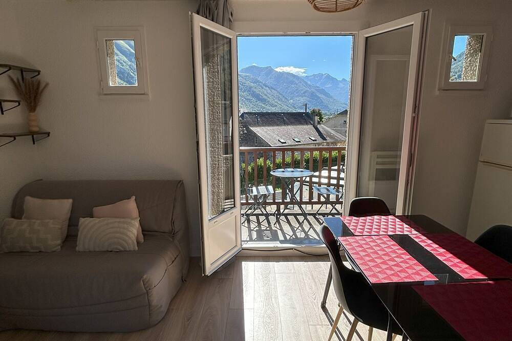 Appartement entier, Joli 2 Pièces, vue montagne et piscine couverte in Bielle (Pyrénées-Atlantiques), Béarn