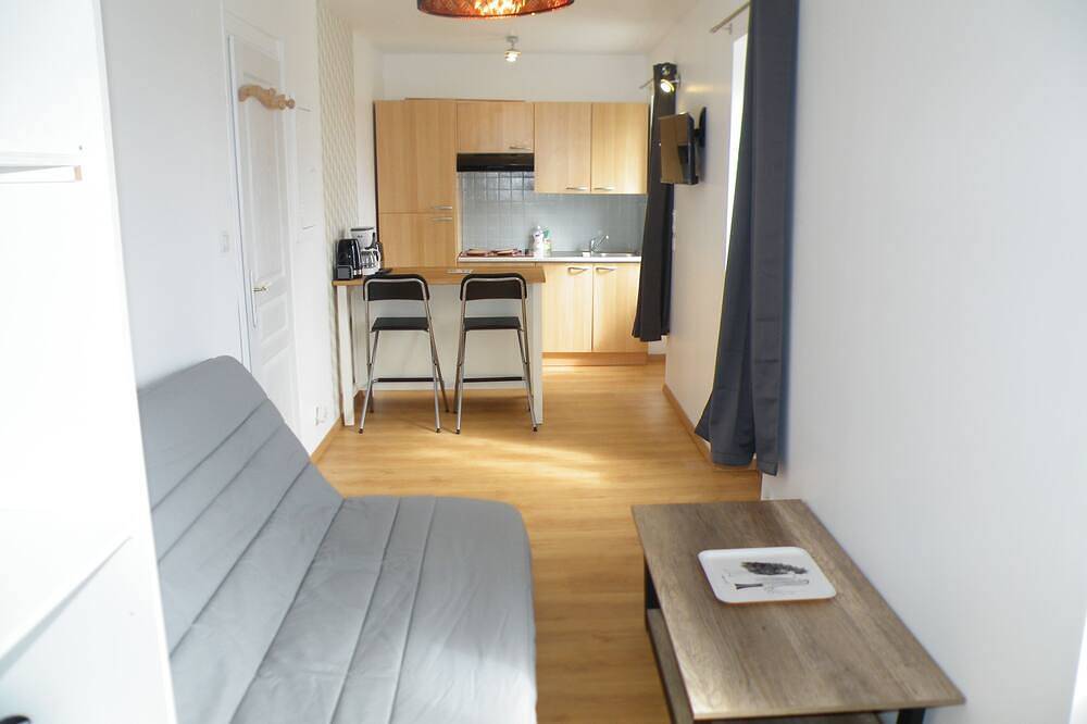 Apartamento entero, Tranquilo estudio totalmente equipado en el corazón de Carantec in Carantec, Ceinture Dorée