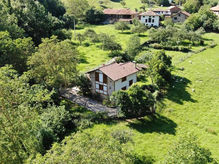 Casa rural para 8 personas, con vistas y jardín, Familias con niños en Parque Nacional de Los Picos de Europa - 3