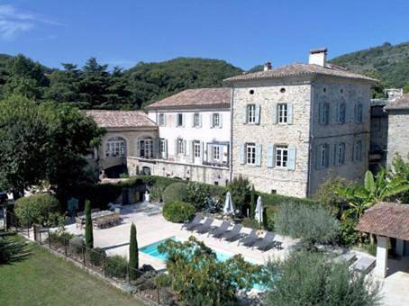 Maison d’hôte pour 12 personnes, avec jardin ainsi que piscine et vue