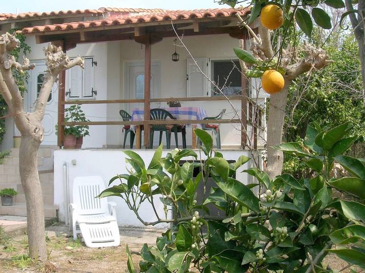 Location de vacances pour 5 personnes, avec terrasse et jardin dans Grèce-Occidentale - 3