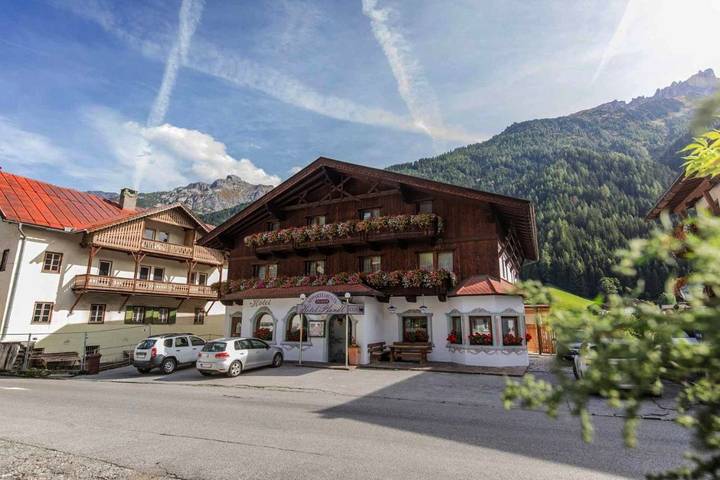 BnB für 4 Personen, mit Garten und Balkon sowie Ausblick im Stubaital - 2