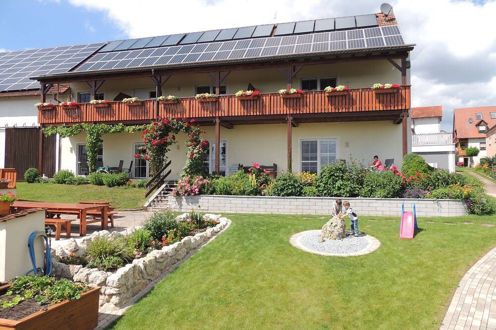 Ganze Wohnung, Schöne Ferienwohnung (70qm) mit Balkon und Blick auf den Brombachsee in Spalt, Fränkisches Seenland