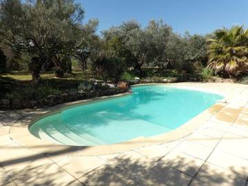 Chambre d’hôte pour 2 personnes, avec vue et terrasse ainsi que piscine et jardin à Salernes