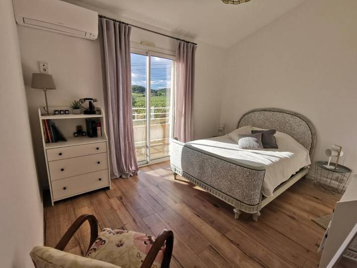 Gîte pour 3 personnes, avec Balcon et Terrasse ainsi que Jardin et Piscine à Castelnau-de-Guers