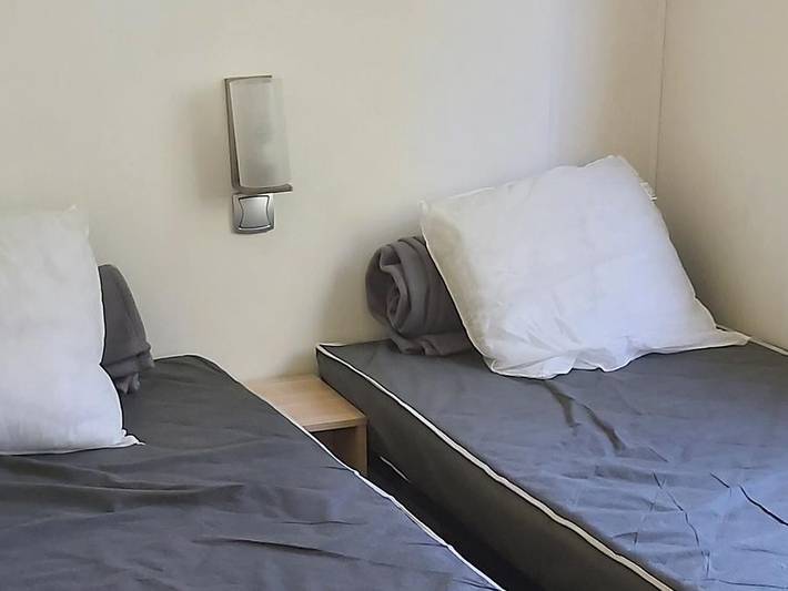 Mobil home pour 4 personnes, avec bassin pour enfant à Salles - 3