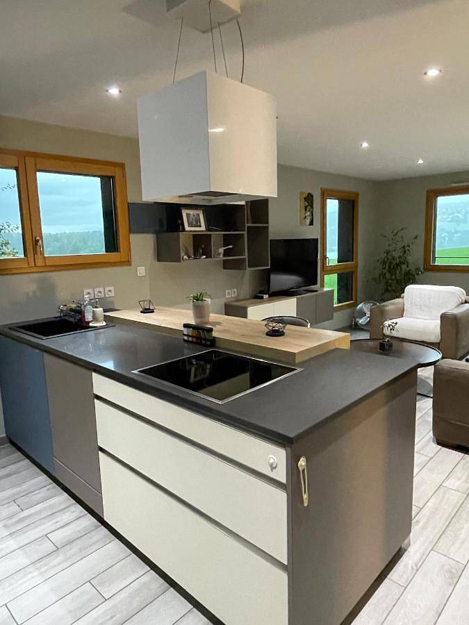 Gîte pour 4 personnes, avec balcon et vue sur le lac à Les Grangettes - 2
