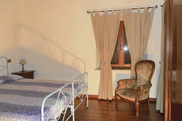 Promozione Dimora tipica toscana, casa con giardino fra gli olivi in Calci, Pisa e dintorni