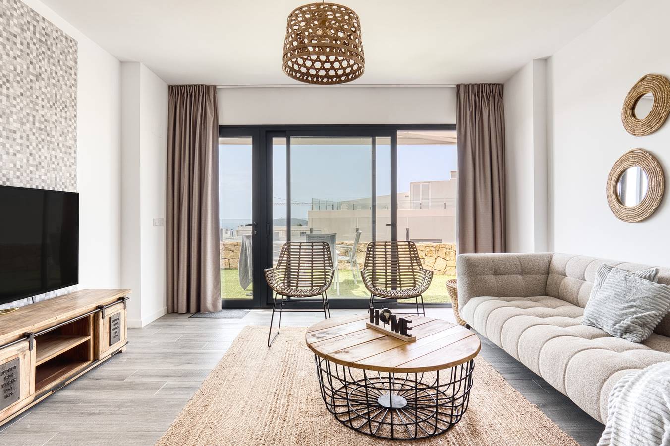 Apartamento entero, Apartamento 'Izabell' con vistas a la montaña, piscina compartida y Wi-Fi in Golf Bahia, Finestrat