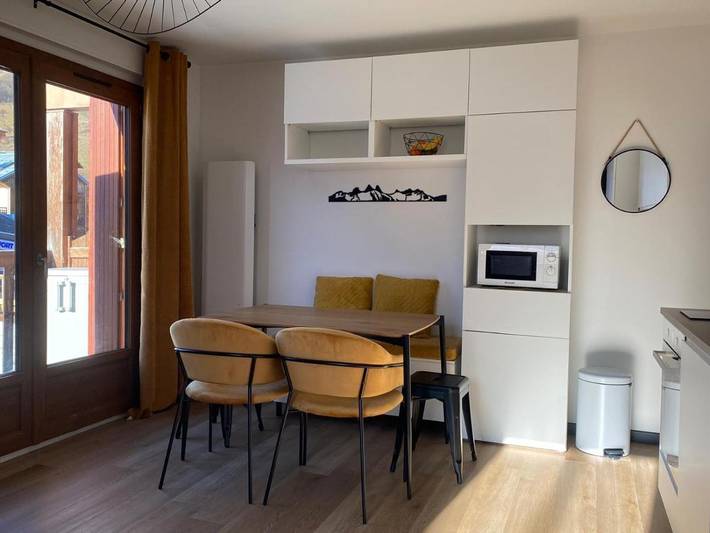 Gîte pour 5 personnes, avec balcon dans Office De Tourisme De Saint Sorlin D Arves - 2