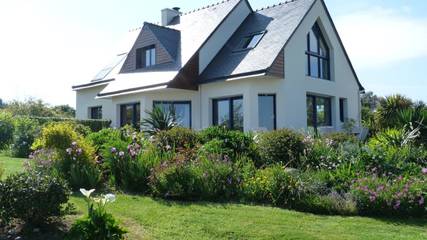 Location de vacances pour 15 personnes, avec jardin et vue, adapté aux familles à Esquibien