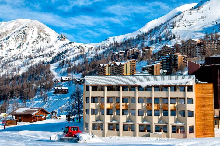 Appart’hôtel pour 3 personnes, avec piscine et vue ainsi que sauna et balcon, animaux acceptés
