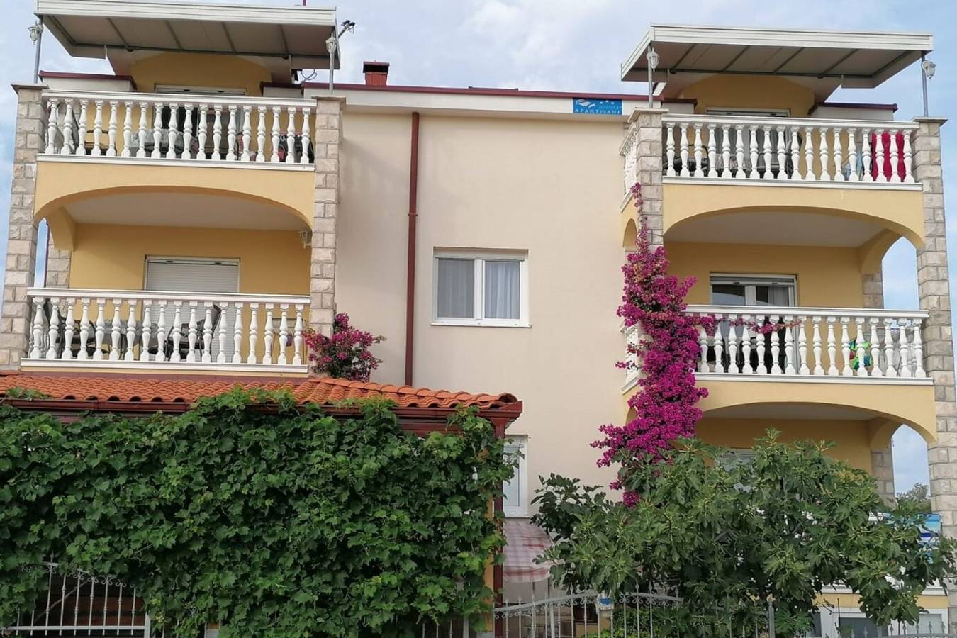 Ganze Wohnung, 1-Zimmer-Ferienwohnung mit Balkon und Meerblick Zablace, Sibenik A-23960-b in Sibenik, Šibenik-Knin