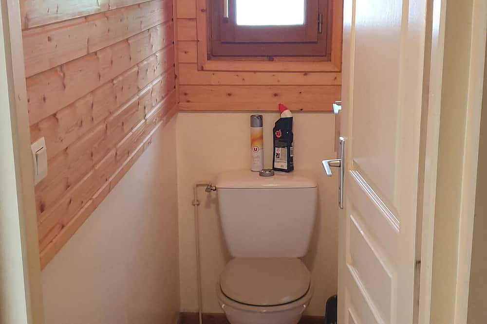 Chalet-Comfort-Wet room-Garden view-clévacances 3 clés in Doucier, Jura