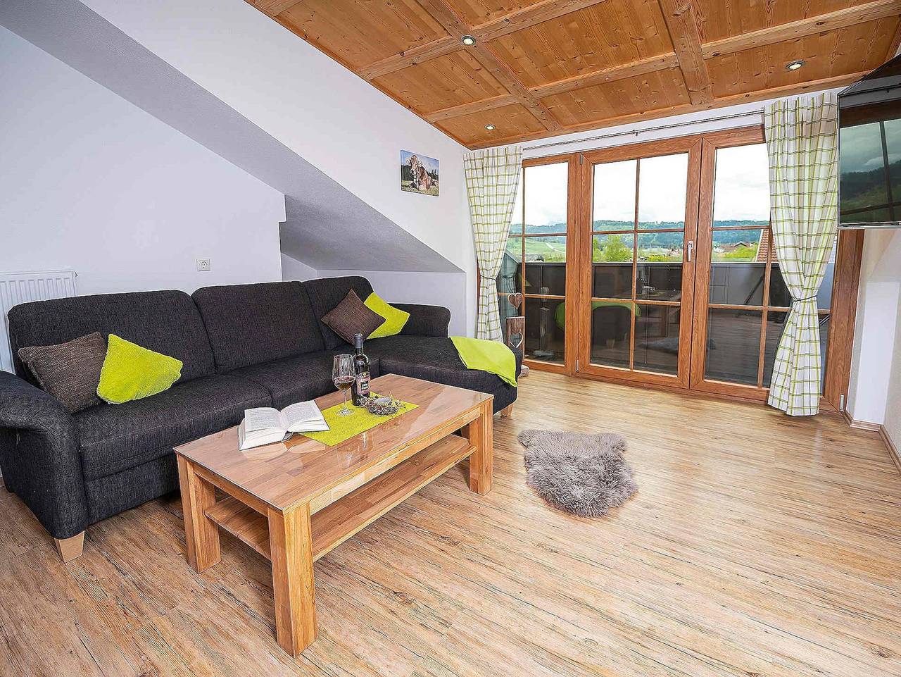 Ganze Ferienwohnung, Martin, Ferienwohnung - Ferienwohnung Bergblick, 2 Schlafräume in Seeg, Bayerisch Schwaben