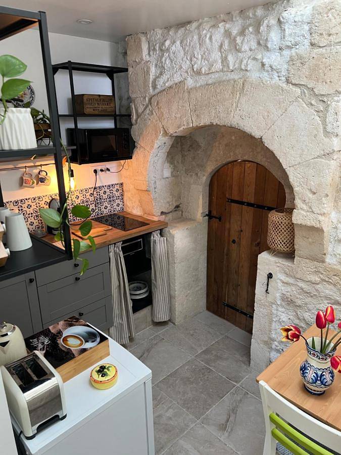 Gîte pour 2 personnes, avec piscine et terrasse ainsi que vue et jardin, animaux acceptés à Saint-Romain - 3