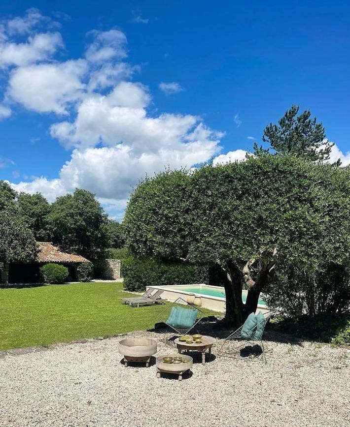 Location de vacances pour 10 personnes, avec piscine et vue ainsi que terrasse et sauna, animaux acceptés à Aubussargues