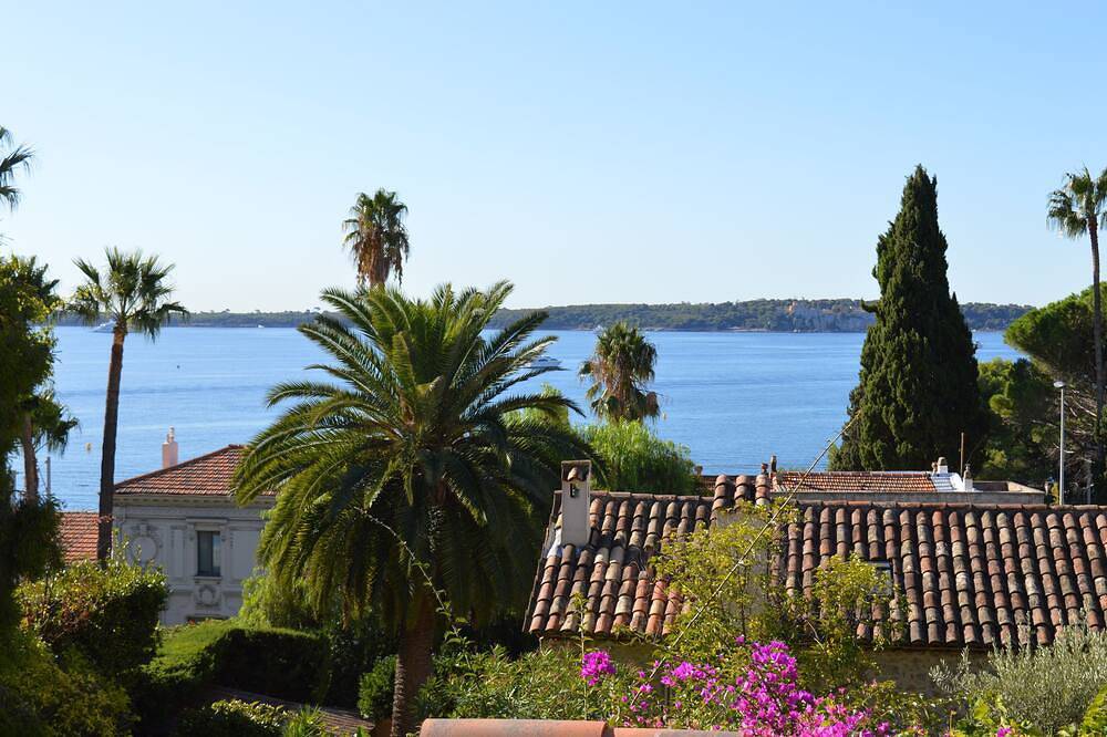 Charmantes Haus, Terrasse mit Meerblick, Baja California, ruhiger Garten, Parkplatz, in Cannes, Mittelmeerküste (Frankreich)