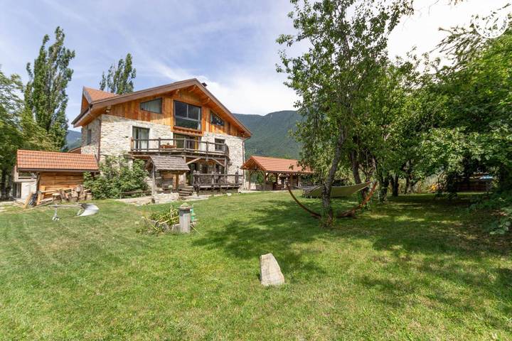 Gîte pour 6 personnes, avec terrasse et jardin à Aigueblanche - 2